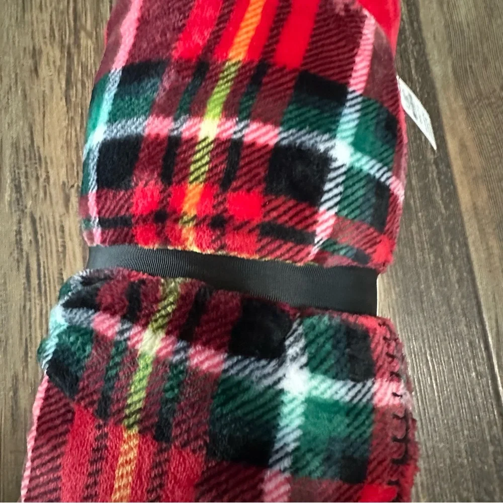 Victoria's Secret red Christmas plaid plush PINK blanket 50X60 NEW